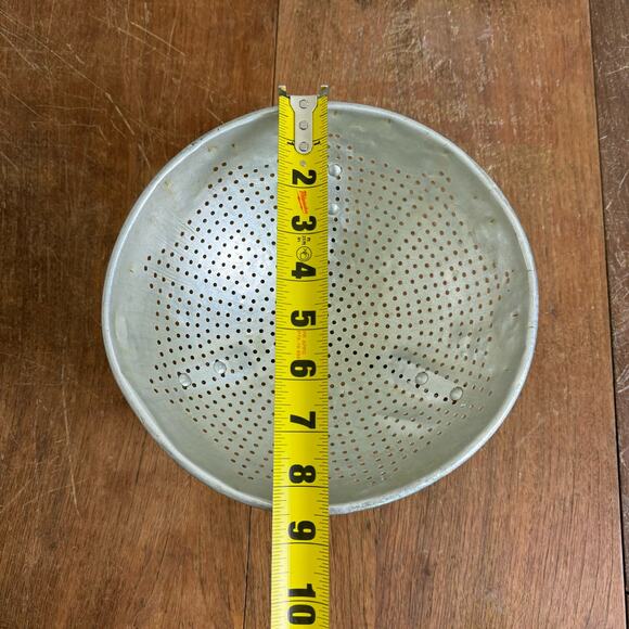 VTG Metal aluminum Footed Colander Strainer Rustic Farmhouse Kitchen Bowl Decor - Picture 5 of 6
